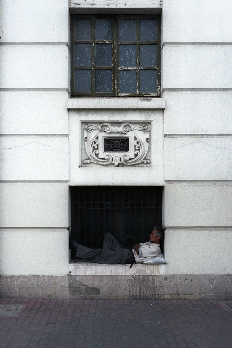 APF_Shanghai-Asleep in a windowC